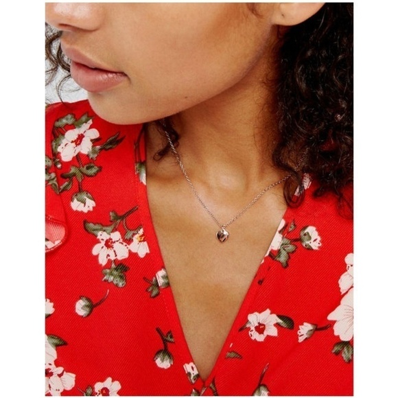 💕TED BAKER LONDON💕 Hara Tiny Heart Dainty Gold Necklace NWT - Picture 4 of 8